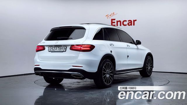 Mercedes-Benz GLC-Class GLC300 4MATIC AMG Line