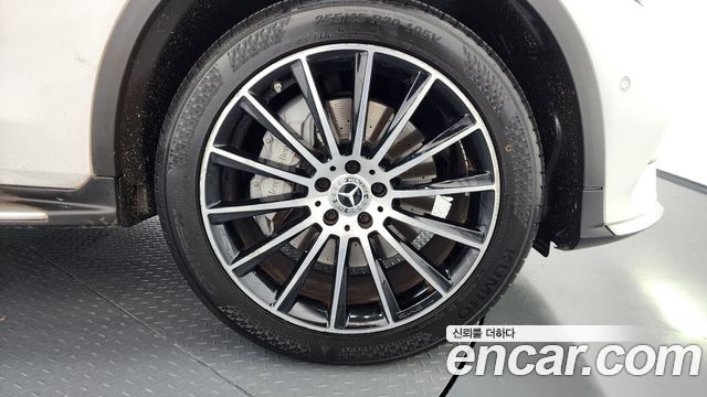Mercedes-Benz GLC-Class GLC300 4MATIC AMG Line