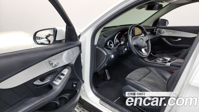 Mercedes-Benz GLC-Class GLC300 4MATIC AMG Line