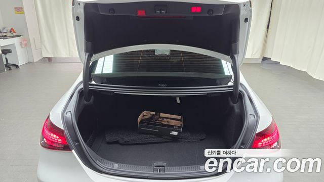 Mercedes-Benz E-Class E350 4MATIC AMG Line
