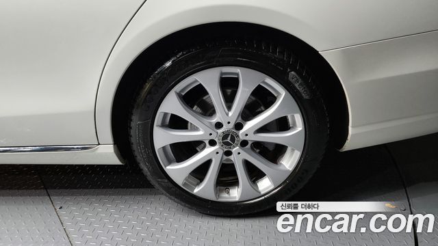 Mercedes-Benz E-Class E200 Avantgarde