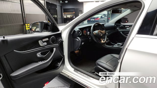 Mercedes-Benz E-Class E200 Avantgarde