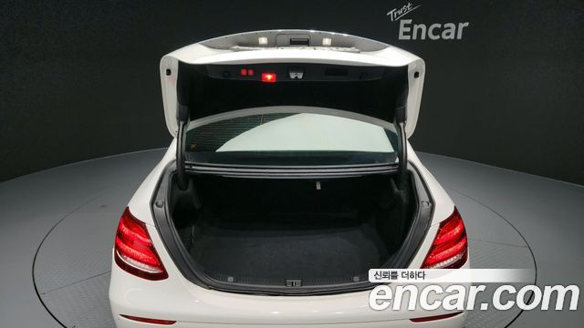 Mercedes-Benz E-Class E200 Avantgarde