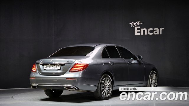 Mercedes-Benz E-Class E300 4MATIC Exclusive