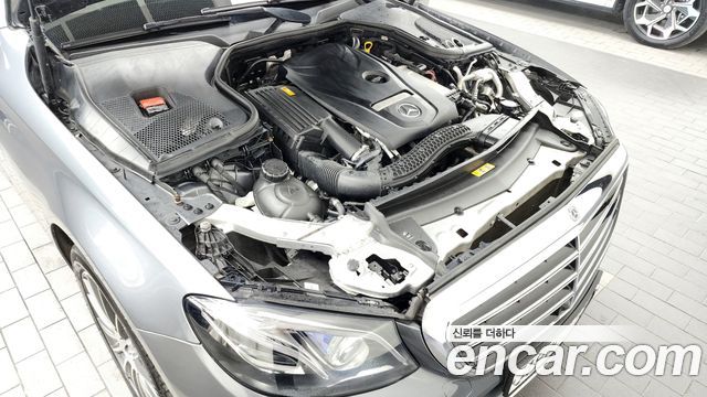 Mercedes-Benz E-Class E300 4MATIC Exclusive