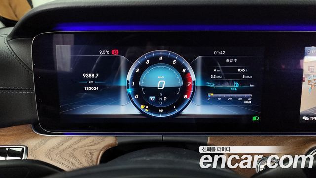 Mercedes-Benz E-Class E300 4MATIC Exclusive