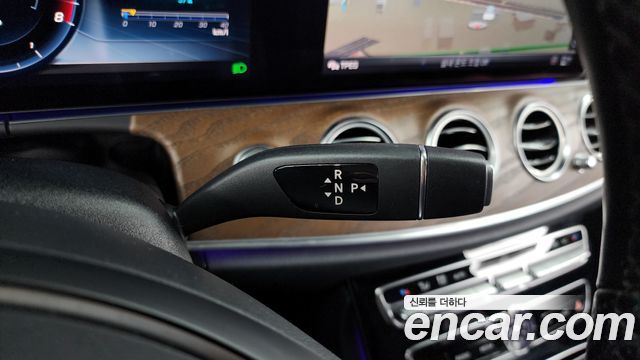Mercedes-Benz E-Class E300 4MATIC Exclusive