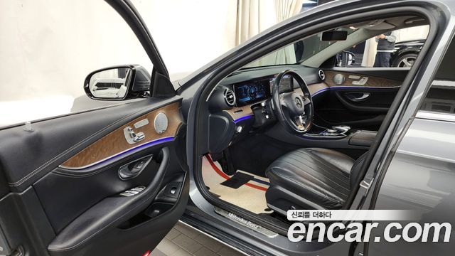 Mercedes-Benz E-Class E300 4MATIC Exclusive