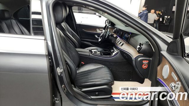 Mercedes-Benz E-Class E300 4MATIC Exclusive