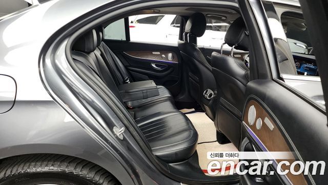 Mercedes-Benz E-Class E300 4MATIC Exclusive