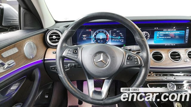 Mercedes-Benz E-Class E300 4MATIC Exclusive
