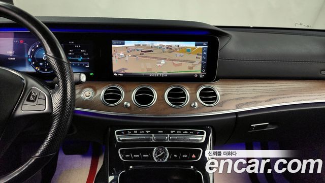 Mercedes-Benz E-Class E300 4MATIC Exclusive