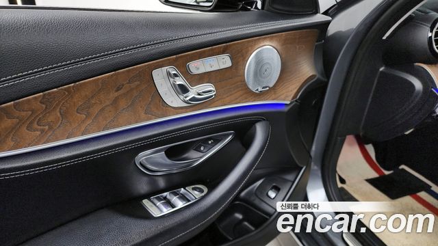 Mercedes-Benz E-Class E300 4MATIC Exclusive