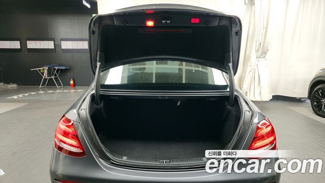 Mercedes-Benz E-Class E300 4MATIC Exclusive
