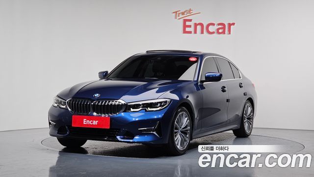 BMW 3-Series 320i Luxury