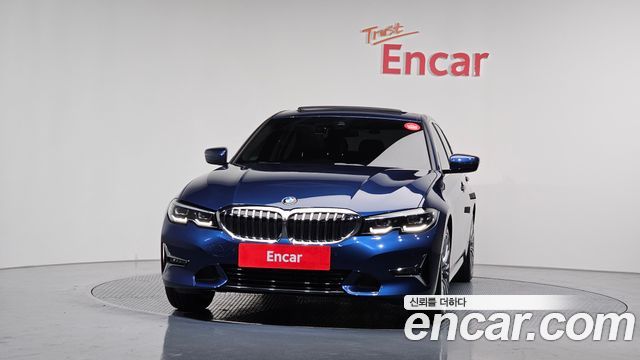 BMW 3-Series 320i Luxury