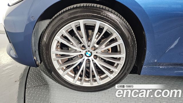 BMW 3-Series 320i Luxury