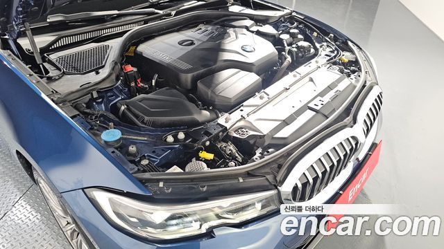 BMW 3-Series 320i Luxury