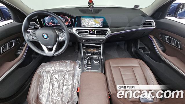BMW 3-Series 320i Luxury