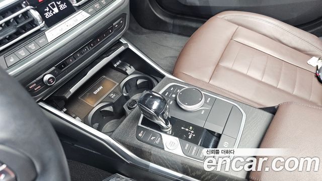 BMW 3-Series 320i Luxury
