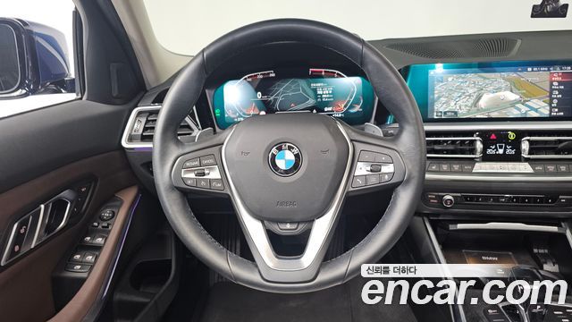 BMW 3-Series 320i Luxury