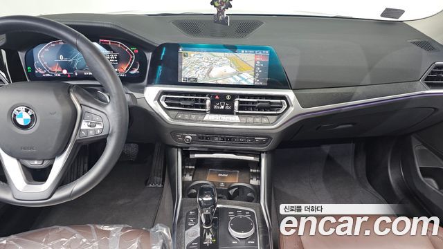 BMW 3-Series 320i Luxury