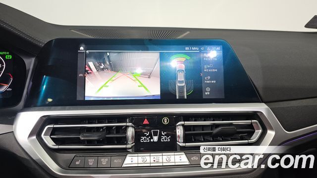 BMW 3-Series 320i Luxury