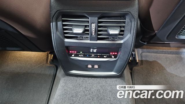 BMW 3-Series 320i Luxury