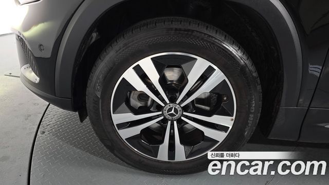 Mercedes-Benz GLB-Class GLB220