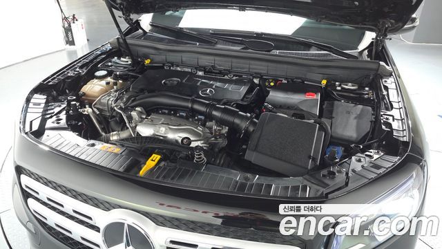 Mercedes-Benz GLB-Class GLB220