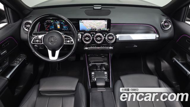 Mercedes-Benz GLB-Class GLB220