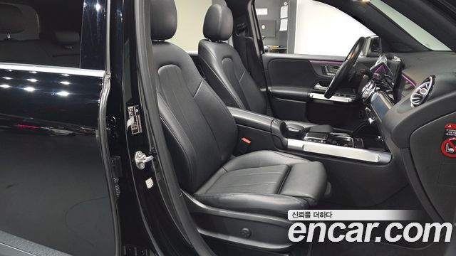 Mercedes-Benz GLB-Class GLB220