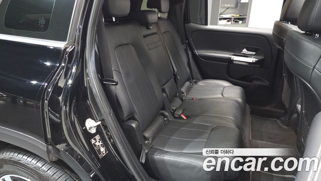 Mercedes-Benz GLB-Class GLB220