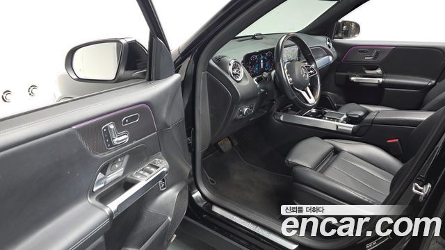 Mercedes-Benz GLB-Class GLB220