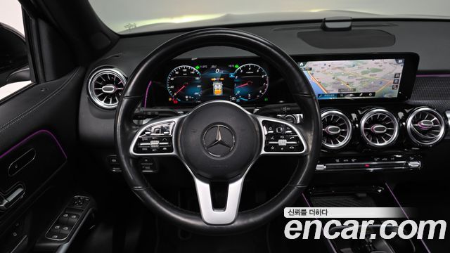 Mercedes-Benz GLB-Class GLB220