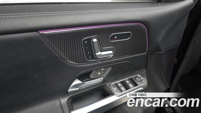 Mercedes-Benz GLB-Class GLB220