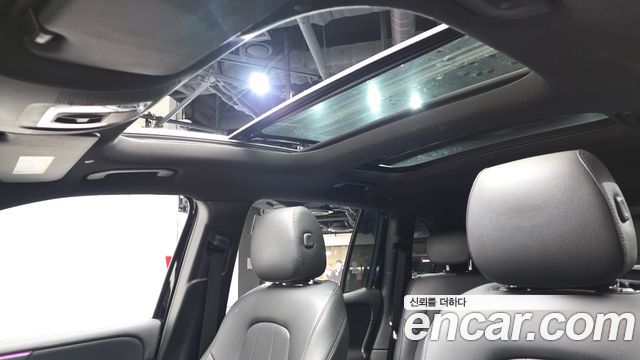 Mercedes-Benz GLB-Class GLB220
