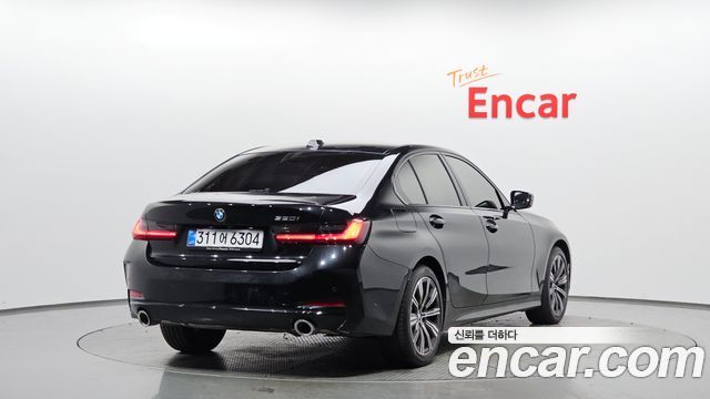 BMW 3-Series 320i
