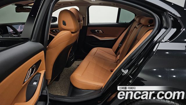 BMW 3-Series 320i