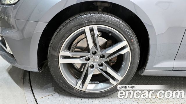 Audi A4 (B9) 40 TFSI Premium