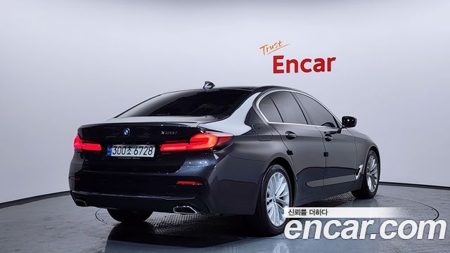 BMW 5-Series 520i Luxury