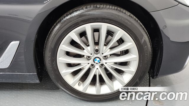 BMW 5-Series 520i Luxury