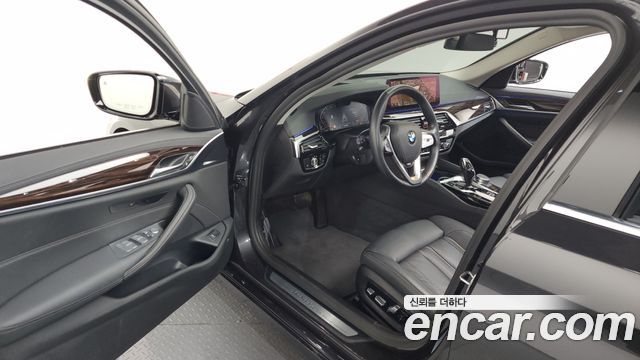 BMW 5-Series 520i Luxury