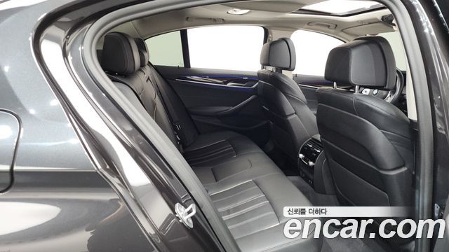 BMW 5-Series 520i Luxury