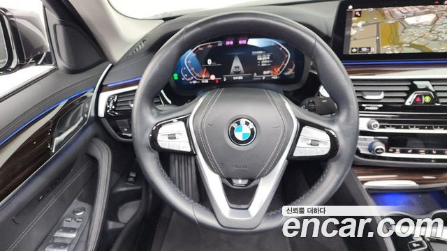 BMW 5-Series 520i Luxury
