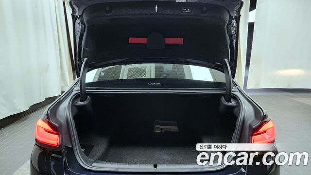 BMW 5-Series 530d M Sport Package