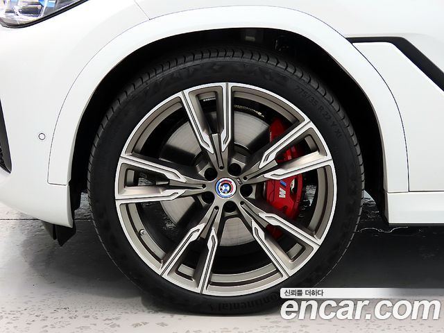 BMW X6 M50i