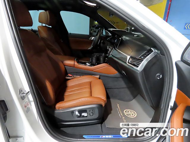 BMW X6 M50i