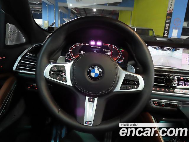 BMW X6 M50i