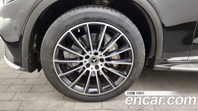 Mercedes-Benz GLC-Class GLC300 4MATIC AMG Line